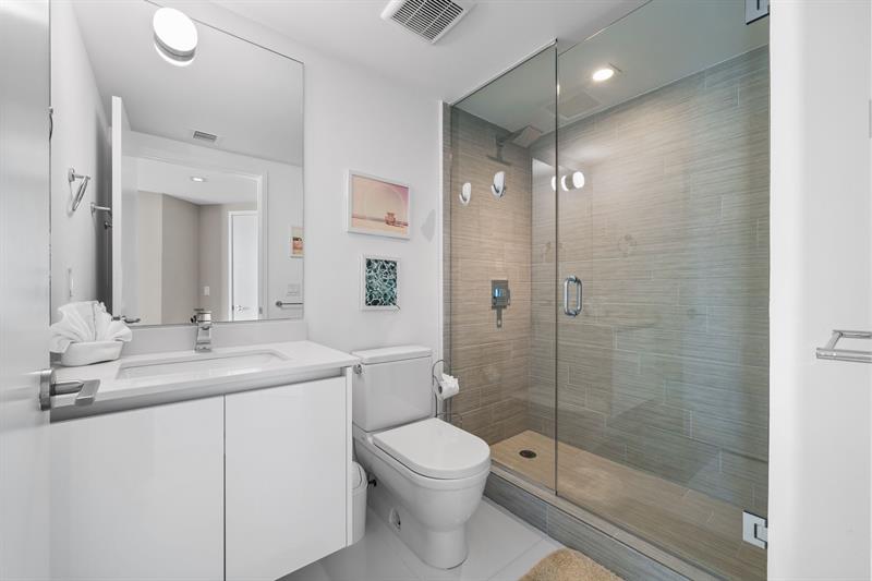 Image 14 of 67 For 300 Sunny Isles Blvd 4-2201