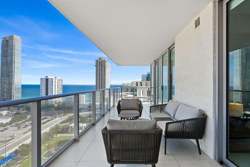 Image 28 of 67 For 300 Sunny Isles Blvd 4-2201