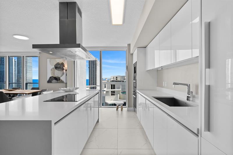 Image 5 of 67 For 300 Sunny Isles Blvd 4-2201