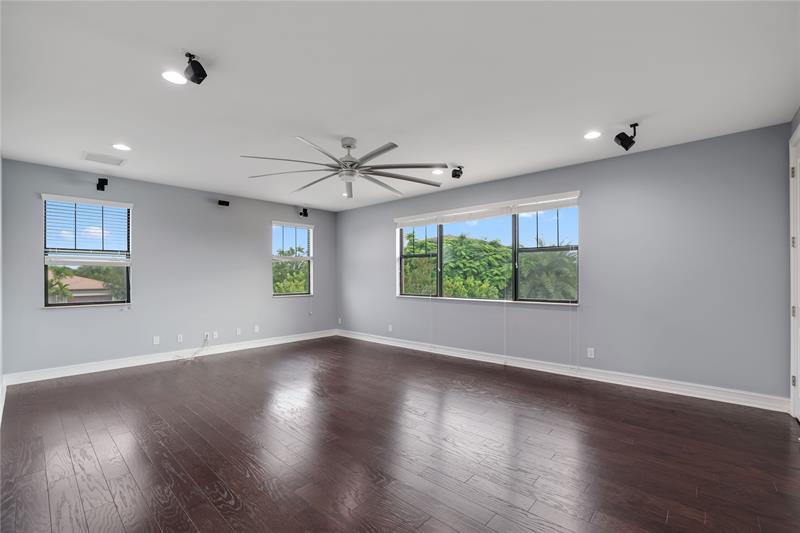 Image 34 of 50 For 11000 Watercrest Cir