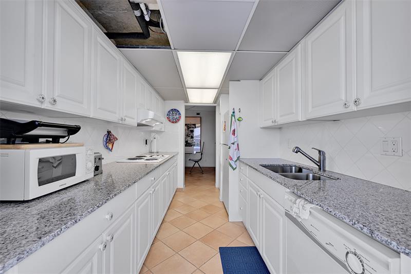 Image 11 of 47 For 2841 Ocean Blvd 1809