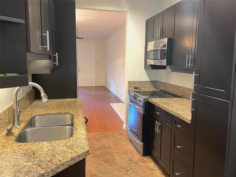 Image 3 of 8 For 416 14 Ave  416