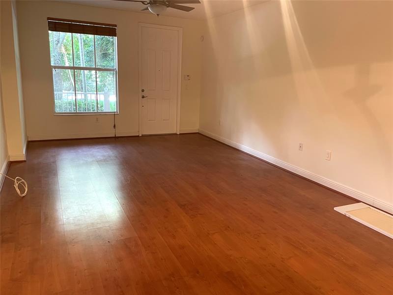 Image 5 of 8 For 416 14 Ave  416