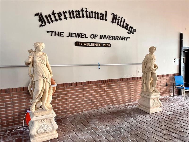 Image 11 of 15 For 3690 Inverrary Dr  2c