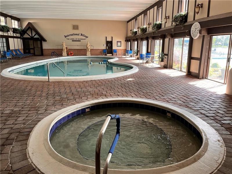 Image 12 of 15 For 3690 Inverrary Dr  2c