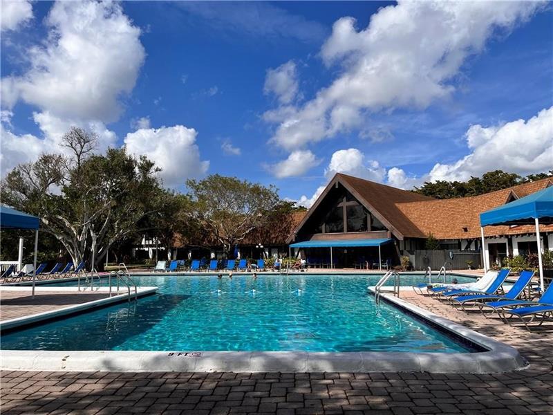 Image 13 of 15 For 3690 Inverrary Dr  2c