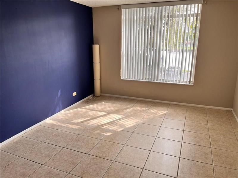 Image 7 of 15 For 3690 Inverrary Dr  2c