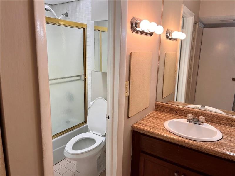 Image 8 of 15 For 3690 Inverrary Dr  2c