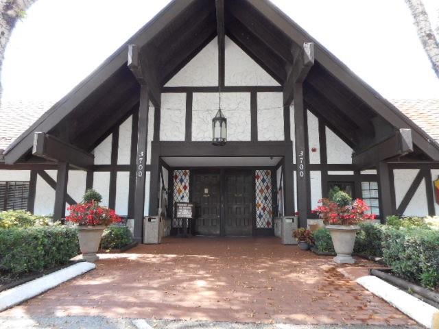 Image 9 of 15 For 3690 Inverrary Dr  2c