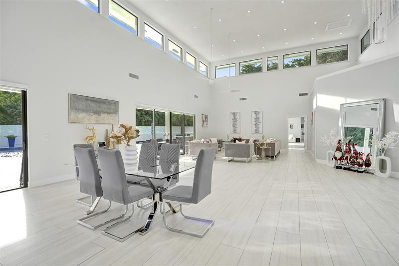 Image 11 of 77 For 1712 Vestal Dr