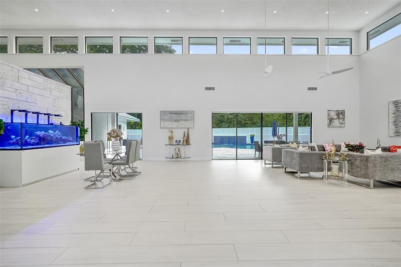 Image 12 of 77 For 1712 Vestal Dr