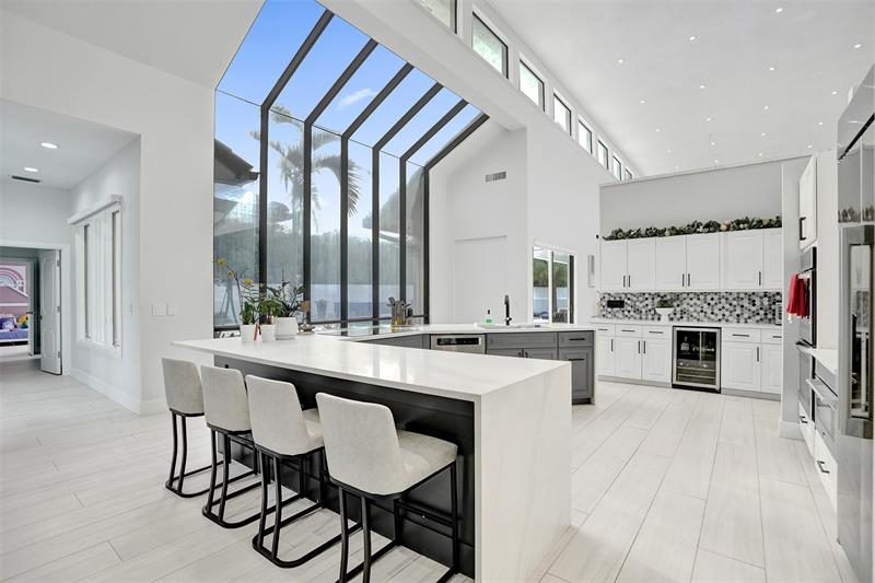 Image 16 of 77 For 1712 Vestal Dr