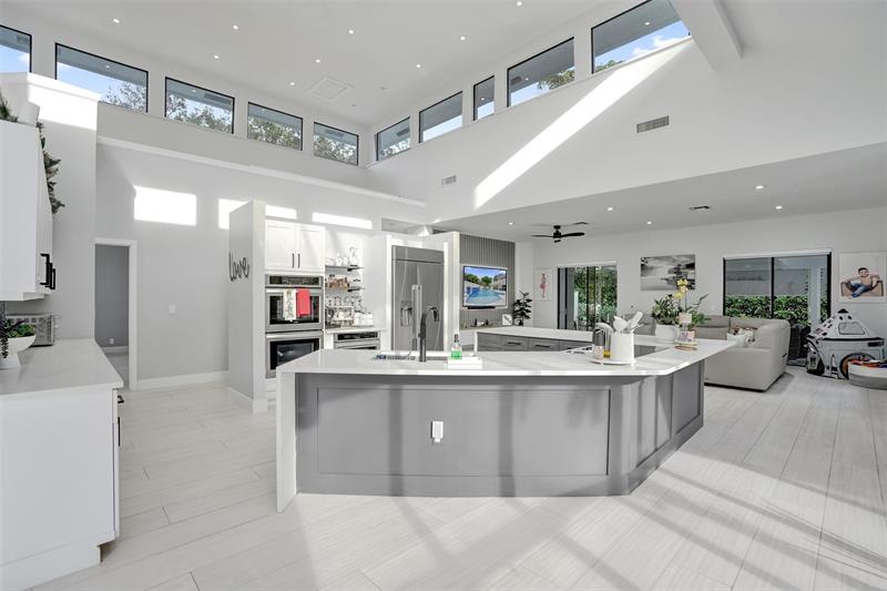 Image 17 of 77 For 1712 Vestal Dr