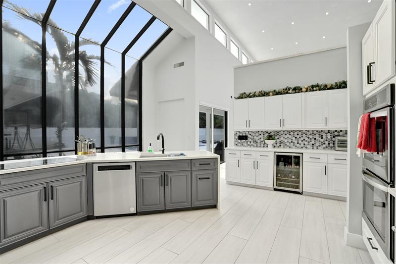 Image 18 of 77 For 1712 Vestal Dr