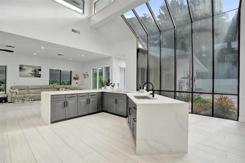 Image 21 of 77 For 1712 Vestal Dr