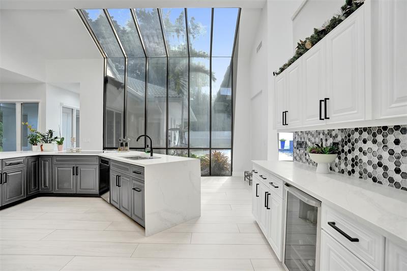 Image 22 of 77 For 1712 Vestal Dr