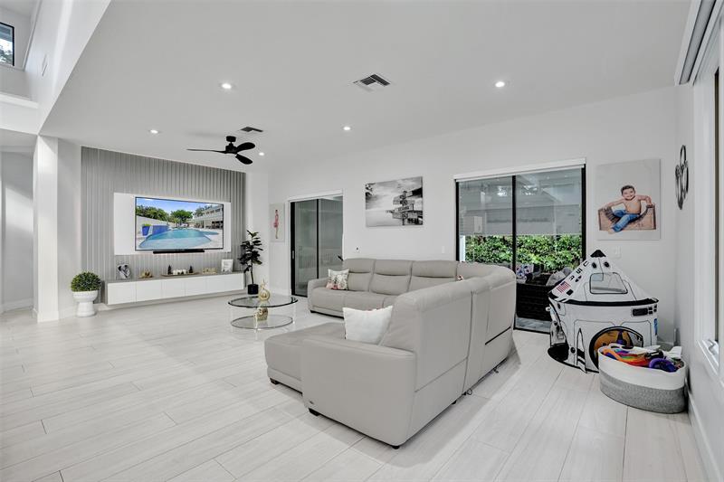 Image 24 of 77 For 1712 Vestal Dr