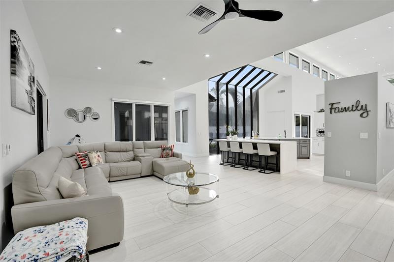 Image 25 of 77 For 1712 Vestal Dr