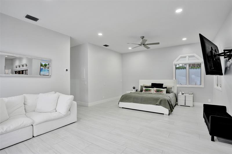 Image 31 of 77 For 1712 Vestal Dr