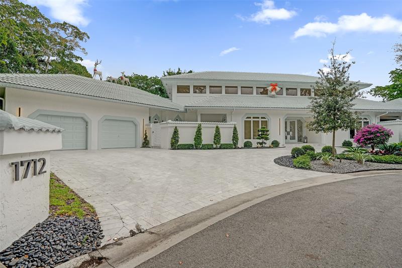 Image 4 of 77 For 1712 Vestal Dr