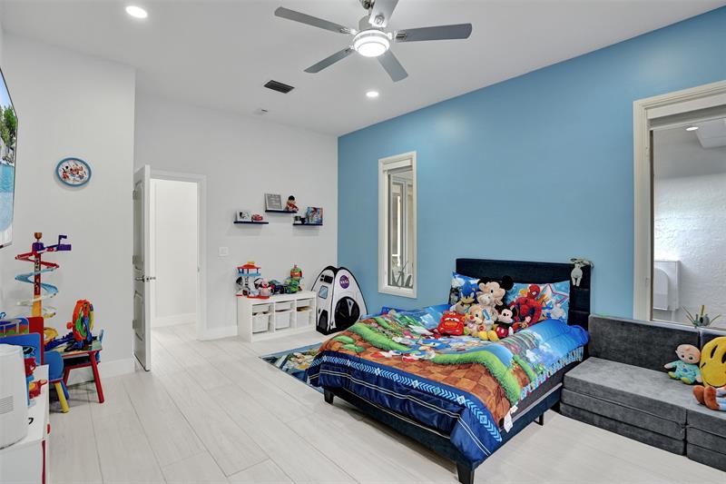 Image 47 of 77 For 1712 Vestal Dr