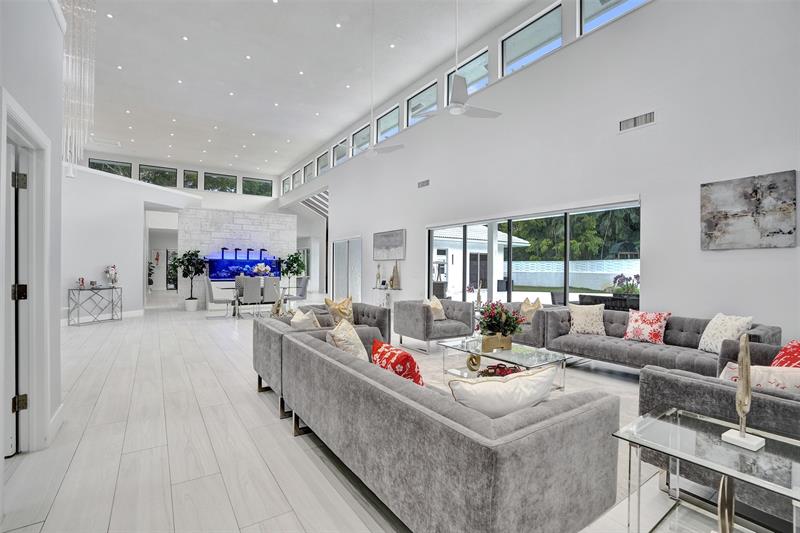 Image 9 of 77 For 1712 Vestal Dr