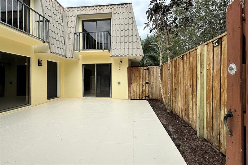 Details for 1700 Embassy Dr  402, West Palm Beach, FL 33401