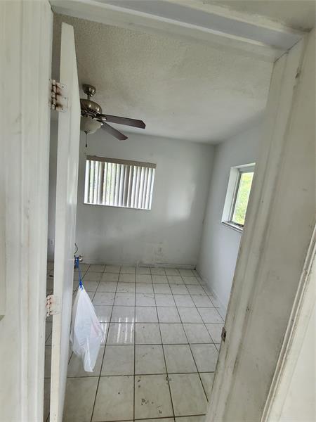 Image 18 of 26 For 4711 Andrews Ave