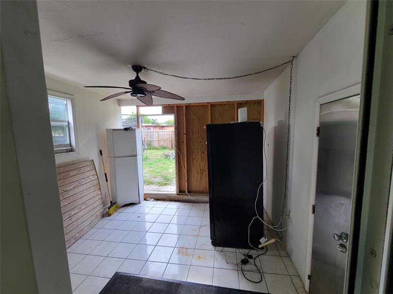 Image 19 of 26 For 4711 Andrews Ave