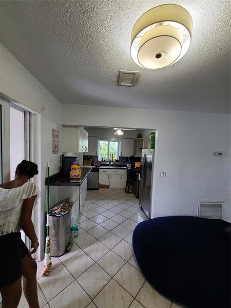 Image 20 of 26 For 4711 Andrews Ave