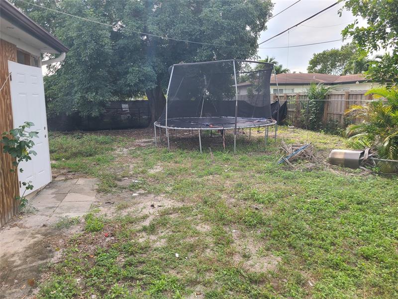 Image 24 of 26 For 4711 Andrews Ave