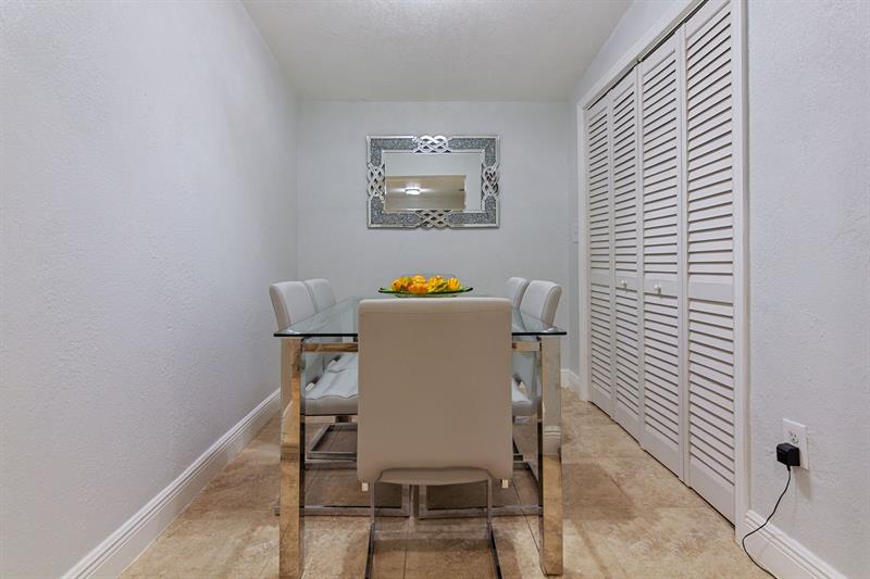 Image 11 of 37 For 17211 119th Ct