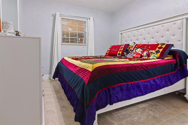 Image 12 of 37 For 17211 119th Ct