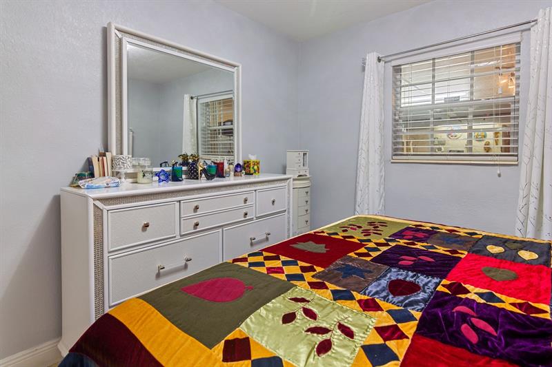 Image 13 of 37 For 17211 119th Ct