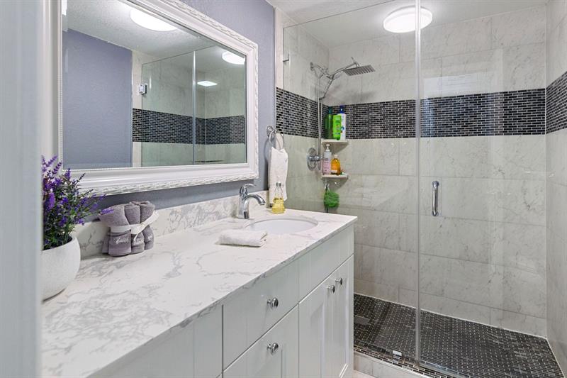 Image 14 of 37 For 17211 119th Ct