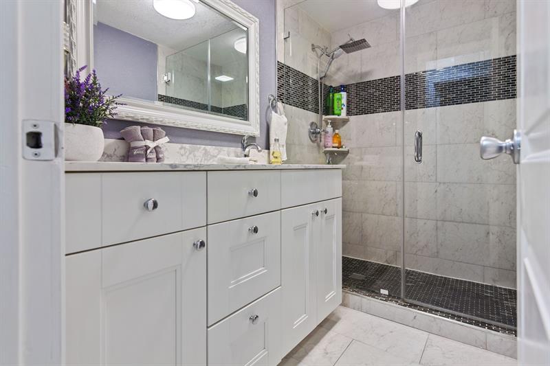 Image 15 of 37 For 17211 119th Ct