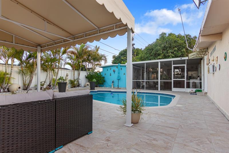 Image 18 of 37 For 17211 119th Ct