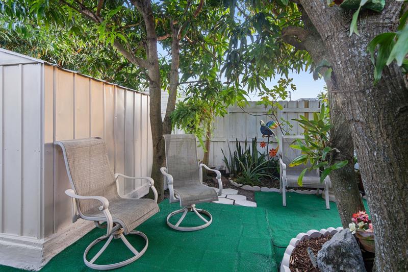 Image 24 of 37 For 17211 119th Ct