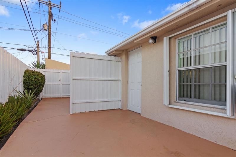 Image 27 of 37 For 17211 119th Ct