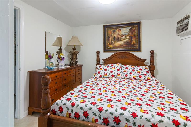 Image 28 of 37 For 17211 119th Ct