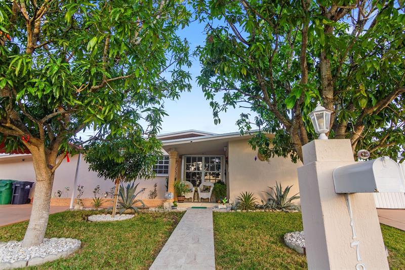 Image 3 of 37 For 17211 119th Ct