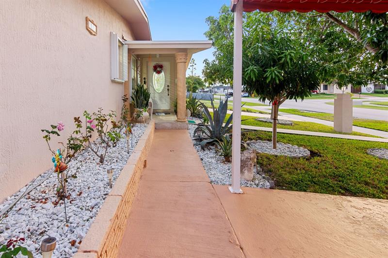 Image 4 of 37 For 17211 119th Ct