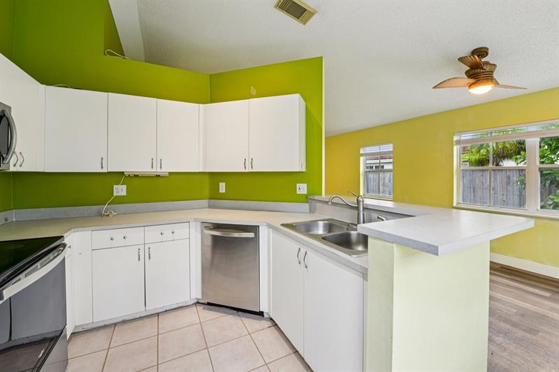 Image 10 of 33 For 7330 Flores Way