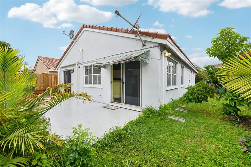 Image 29 of 33 For 7330 Flores Way