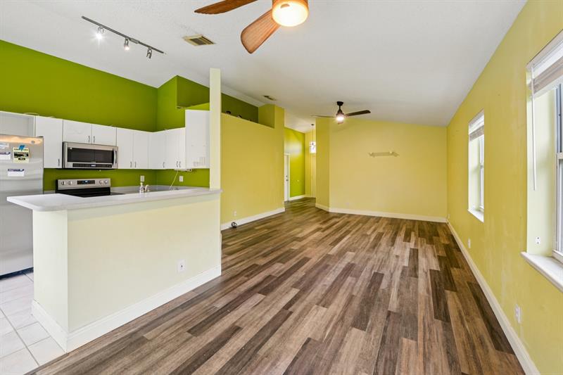 Image 7 of 33 For 7330 Flores Way