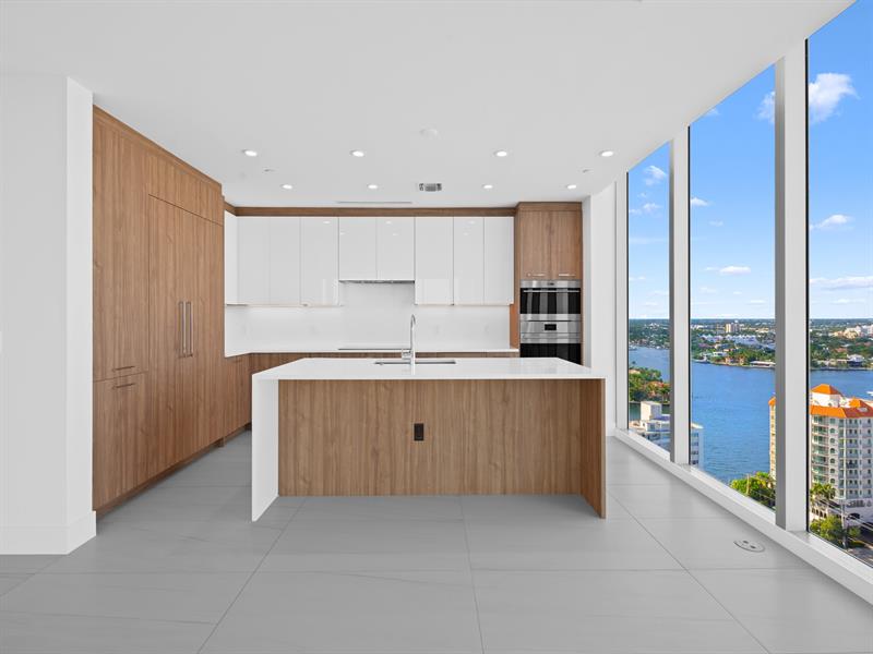 Image 17 of 58 For 151 Seabreeze Blvd  1904-e