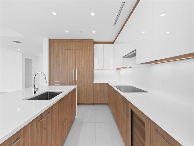 Image 18 of 58 For 151 Seabreeze Blvd  1904-e