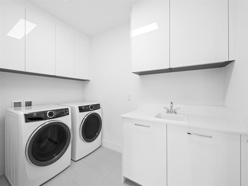 Image 35 of 58 For 151 Seabreeze Blvd  1904-e