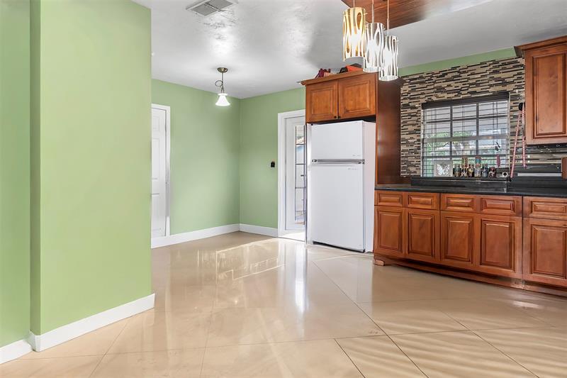 Image 4 of 24 For 531 61st St  