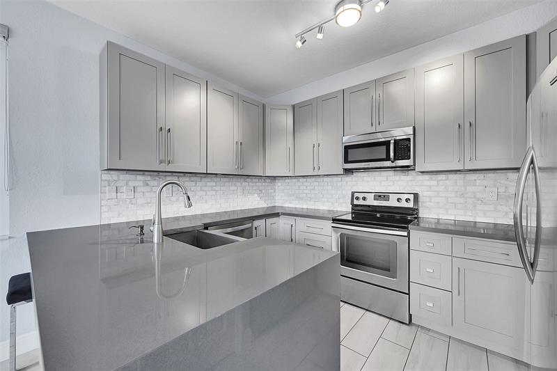 Details for 150 Jacaranda Country Club Dr  200, Plantation, FL 33324